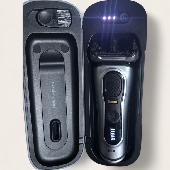 Braun PowerCase Electric Shaver - Gray - Picture 3 of 4